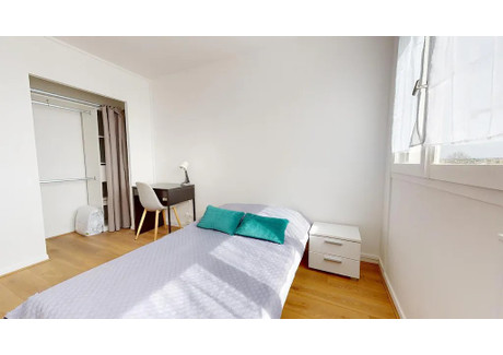 Mieszkanie do wynajęcia - Avenue Pierre Brossolette Bron, Francja, 68 m², 516 USD (2079 PLN), NET-97778350
