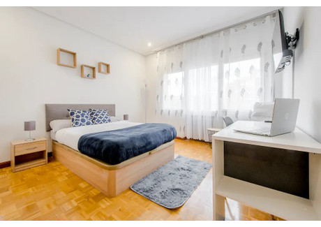 Mieszkanie do wynajęcia - Paseo de la Castellana Madrid, Hiszpania, 240 m², 804 USD (3239 PLN), NET-97805837