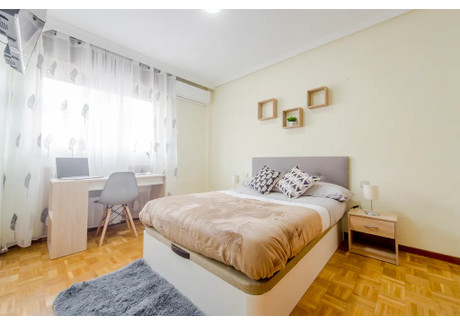 Mieszkanie do wynajęcia - Calle de Sinesio Delgado Madrid, Hiszpania, 150 m², 782 USD (3152 PLN), NET-97805840