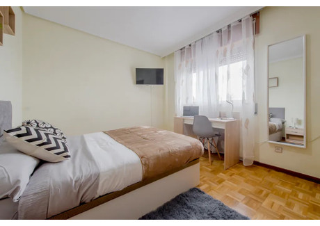 Mieszkanie do wynajęcia - Calle de Sinesio Delgado Madrid, Hiszpania, 150 m², 528 USD (2127 PLN), NET-97805841