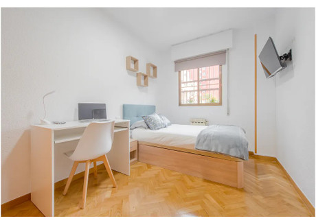 Mieszkanie do wynajęcia - Calle de Amorós Madrid, Hiszpania, 110 m², 530 USD (2136 PLN), NET-97805923