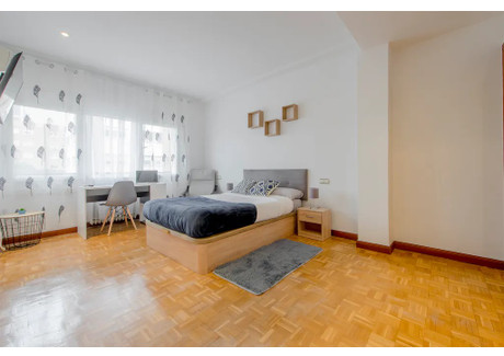 Mieszkanie do wynajęcia - Paseo de la Castellana Madrid, Hiszpania, 240 m², 974 USD (3738 PLN), NET-97806016