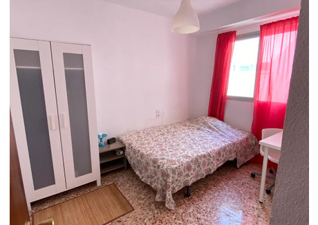 Mieszkanie do wynajęcia - Calle Esteban Ballester Valencia, Hiszpania, 146 m², 412 USD (1593 PLN), NET-97862124