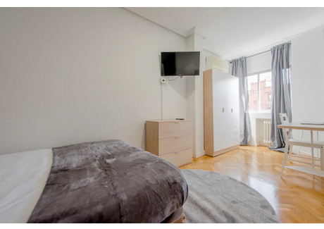 Mieszkanie do wynajęcia - Calle de Juan Esplandiú Madrid, Hiszpania, 180 m², 787 USD (3155 PLN), NET-98059157