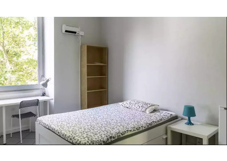 Mieszkanie do wynajęcia - Viale Regina Margherita Rome, Włochy, 210 m², 614 USD (2353 PLN), NET-98098236