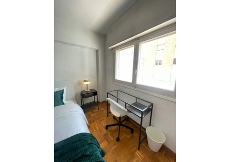 Mieszkanie do wynajęcia - Calle San Ramón Nonato Madrid, Hiszpania, 134 m², 861 USD (3573 PLN), NET-98189795