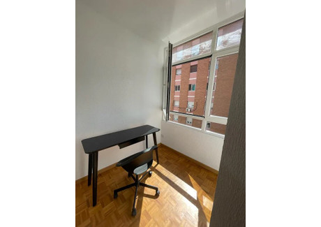 Mieszkanie do wynajęcia - Calle San Ramón Nonato Madrid, Hiszpania, 134 m², 981 USD (3766 PLN), NET-98189793