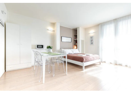 Mieszkanie do wynajęcia - Via Porto Corsini Milan, Włochy, 45 m², 1786 USD (6840 PLN), NET-98698041