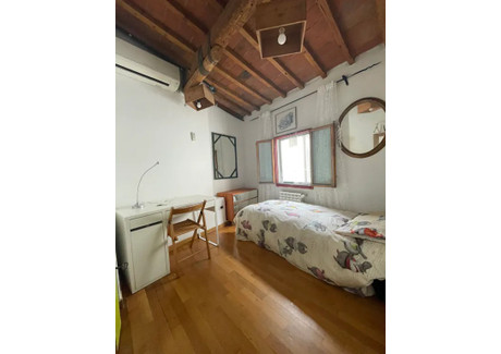 Mieszkanie do wynajęcia - Via dei Castellani Florence, Włochy, 143 m², 779 USD (3195 PLN), NET-98722488