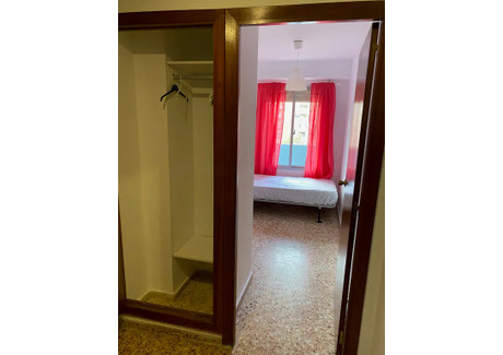 Mieszkanie do wynajęcia - Calle Esteban Ballester Valencia, Hiszpania, 146 m², 274 USD (1072 PLN), NET-98854394