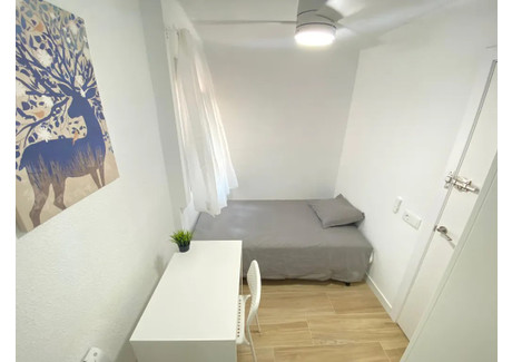 Mieszkanie do wynajęcia - Calle de la Garganta de Aisa Madrid, Hiszpania, 80 m², 523 USD (2140 PLN), NET-98885610