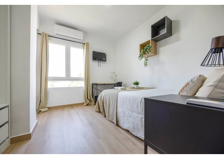 Mieszkanie do wynajęcia - Carrer del Doctor Vicent Zaragoza Valencia, Hiszpania, 180 m², 592 USD (2474 PLN), NET-98924250