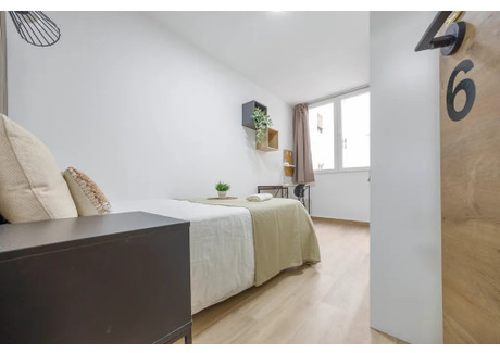 Mieszkanie do wynajęcia - Carrer del Doctor Vicent Zaragoza Valencia, Hiszpania, 180 m², 571 USD (2386 PLN), NET-98924251