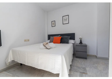 Mieszkanie do wynajęcia - Calle Martínez de la Rosa Málaga, Hiszpania, 90 m², 599 USD (2450 PLN), NET-99189339