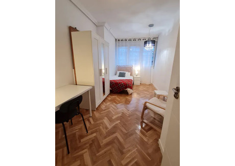 Mieszkanie do wynajęcia - Calle de Oña Madrid, Hiszpania, 117 m², 543 USD (2086 PLN), NET-99410186