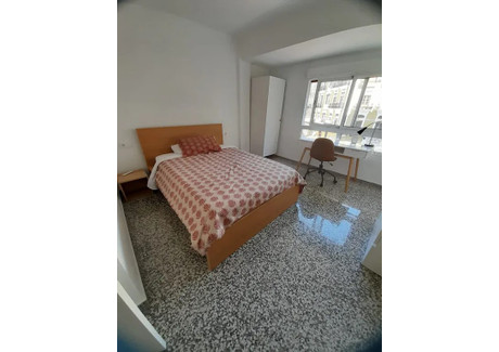 Mieszkanie do wynajęcia - Carrer Cadis Valencia, Hiszpania, 90 m², 469 USD (1960 PLN), NET-99465922