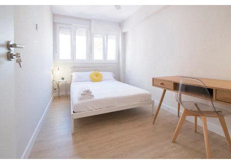 Mieszkanie do wynajęcia - Carrer Illes Canàries Valencia, Hiszpania, 75 m², 494 USD (1898 PLN), NET-99466092