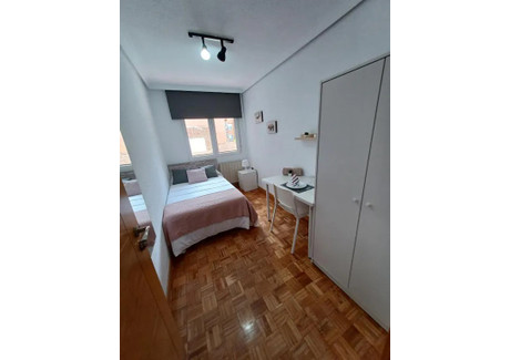 Mieszkanie do wynajęcia - Calle de Maseda Madrid, Hiszpania, 140 m², 532 USD (2132 PLN), NET-99594106