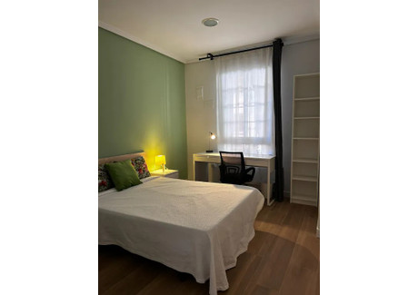 Dom do wynajęcia - Calle Roma Madrid, Hiszpania, 350 m², 677 USD (2770 PLN), NET-99726849