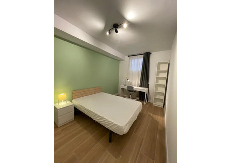 Dom do wynajęcia - Calle Roma Madrid, Hiszpania, 350 m², 650 USD (2716 PLN), NET-99752972