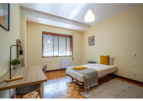 Mieszkanie do wynajęcia - Rua do Campo Alegre Porto, Portugalia, 170 m², 580 USD (2372 PLN), NET-99827754