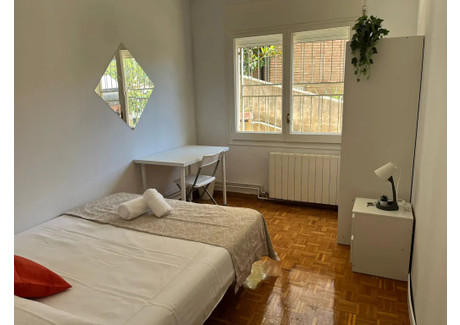 Mieszkanie do wynajęcia - Carrer de Palou Barcelona, Hiszpania, 80 m², 521 USD (2131 PLN), NET-99902201