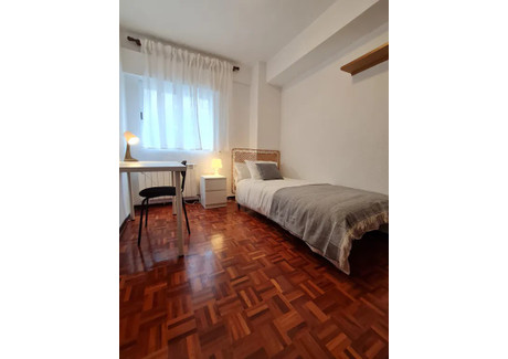 Mieszkanie do wynajęcia - Calle de Somontín Madrid, Hiszpania, 114 m², 490 USD (2005 PLN), NET-99902998