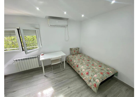 Mieszkanie do wynajęcia - Calle de Godella Madrid, Hiszpania, 70 m², 548 USD (2292 PLN), NET-92786167