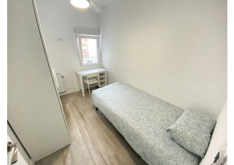 Mieszkanie do wynajęcia - Calle de Encarnación Oviol Madrid, Hiszpania, 80 m², 432 USD (1660 PLN), NET-92868453