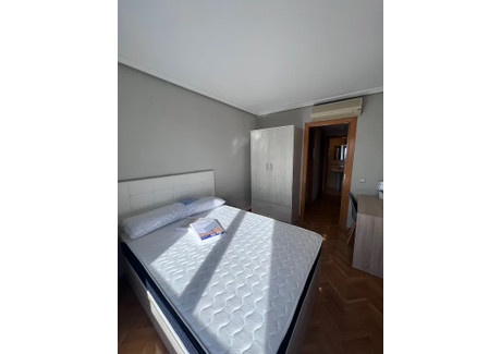 Mieszkanie do wynajęcia - Calle de Caleruega Madrid, Hiszpania, 160 m², 783 USD (3008 PLN), NET-93308255