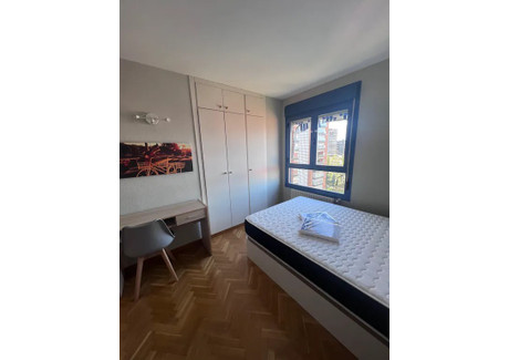 Mieszkanie do wynajęcia - Calle de Caleruega Madrid, Hiszpania, 160 m², 614 USD (2400 PLN), NET-93308282