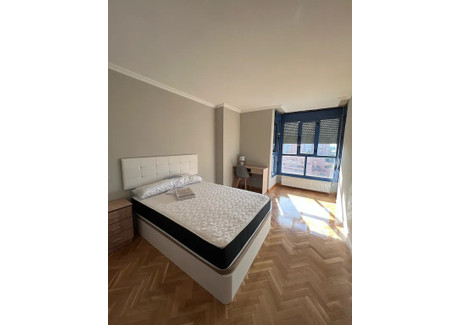 Mieszkanie do wynajęcia - Calle de Caleruega Madrid, Hiszpania, 160 m², 880 USD (3380 PLN), NET-93308454