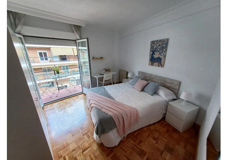 Mieszkanie do wynajęcia - Calle de Maseda Madrid, Hiszpania, 140 m², 620 USD (2381 PLN), NET-93899317