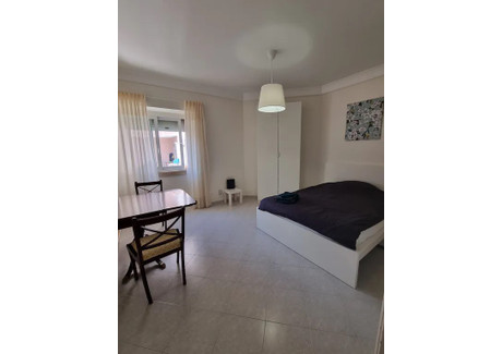 Mieszkanie do wynajęcia - Rua Braamcamp Freire Lisbon, Portugalia, 65 m², 942 USD (3852 PLN), NET-93994827