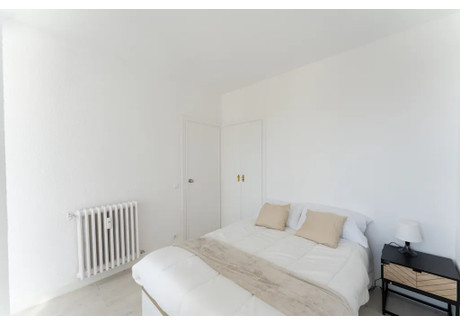 Mieszkanie do wynajęcia - Calle de Orense Madrid, Hiszpania, 180 m², 923 USD (3636 PLN), NET-95170494