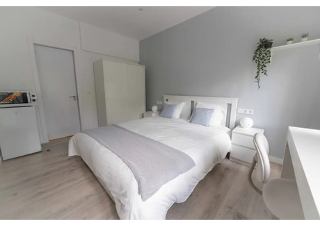 Mieszkanie do wynajęcia - Carrer de la Mare de Déu de Port Barcelona, Hiszpania, 110 m², 813 USD (3203 PLN), NET-95247760