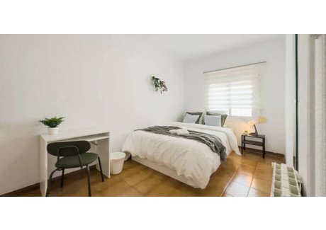 Mieszkanie do wynajęcia - Carrer de les Acàcies Barcelona, Hiszpania, 140 m², 643 USD (2476 PLN), NET-95836966