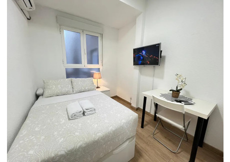 Mieszkanie do wynajęcia - Calle del Conde Duque Madrid, Hiszpania, 24 m², 1340 USD (5492 PLN), NET-99280493