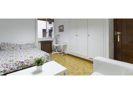 Mieszkanie do wynajęcia - Calle de Rosario Pino Madrid, Hiszpania, 215 m², 765 USD (2939 PLN), NET-90196588