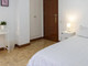 Mieszkanie do wynajęcia - Calle de Rosario Pino Madrid, Hiszpania, 215 m², 588 USD (2369 PLN), NET-90196592