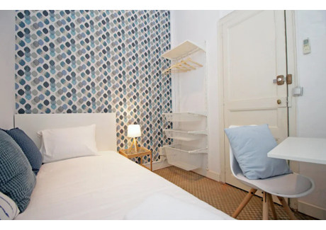 Mieszkanie do wynajęcia - Carrer Gran de Gràcia Barcelona, Hiszpania, 200 m², 632 USD (2491 PLN), NET-90197346