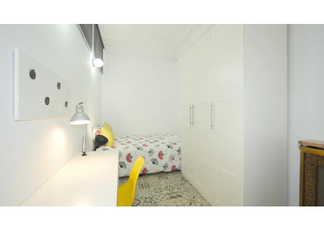 Mieszkanie do wynajęcia - Carrer Gran de Gràcia Barcelona, Hiszpania, 200 m², 703 USD (2700 PLN), NET-90197499