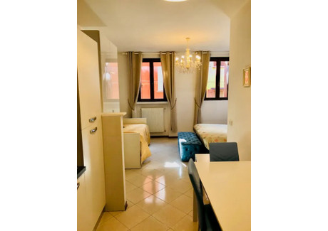 Mieszkanie do wynajęcia - Vicolo del Falcone Bologna, Włochy, 40 m², 1842 USD (7257 PLN), NET-90199350
