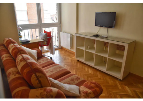 Mieszkanie do wynajęcia - Calle de Genista Madrid, Hiszpania, 55 m², 988 USD (3795 PLN), NET-90207666