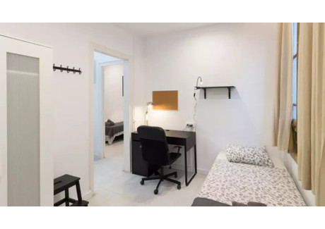 Mieszkanie do wynajęcia - Carrer de Sants Barcelona, Hiszpania, 160 m², 768 USD (3001 PLN), NET-90208946