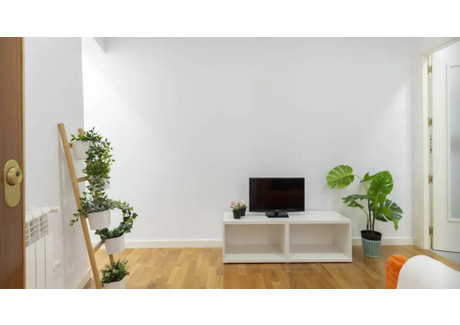 Mieszkanie do wynajęcia - Calle de María de Guzmán Madrid, Hiszpania, 33 m², 1222 USD (4680 PLN), NET-90209097