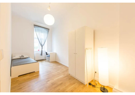 Mieszkanie do wynajęcia - Boxhagener Straße Berlin, Niemcy, 85 m², 622 USD (2507 PLN), NET-90209796