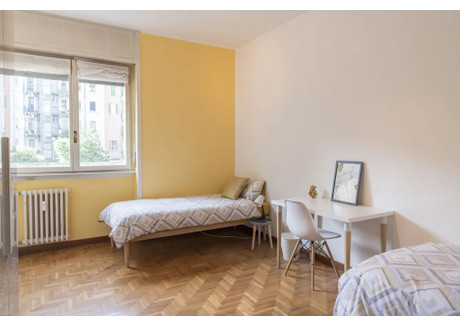 Mieszkanie do wynajęcia - Viale Campania Milan, Włochy, 130 m², 1142 USD (4775 PLN), NET-90200026