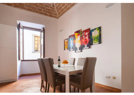 Mieszkanie do wynajęcia - Via dell'Anguillara Florence, Włochy, 60 m², 1449 USD (6014 PLN), NET-90201996