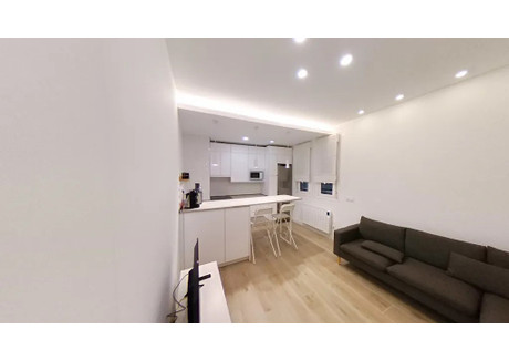 Mieszkanie do wynajęcia - Calle de Fuencarral Madrid, Hiszpania, 62 m², 1813 USD (7578 PLN), NET-90215100